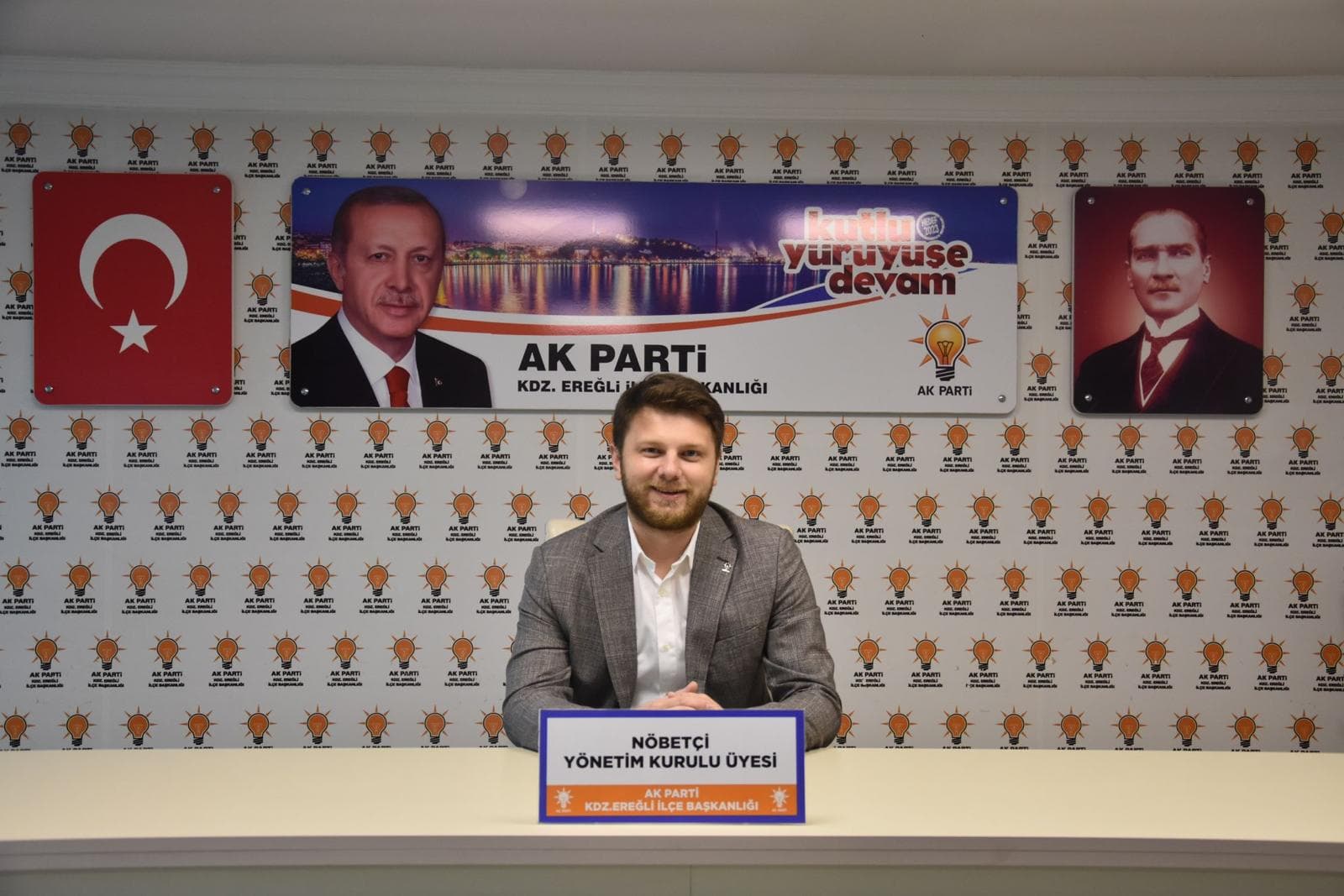 Ömer Yazıcıoğlu at the “duty board member” desk of the AK Party Kdz. Ereğli district office
