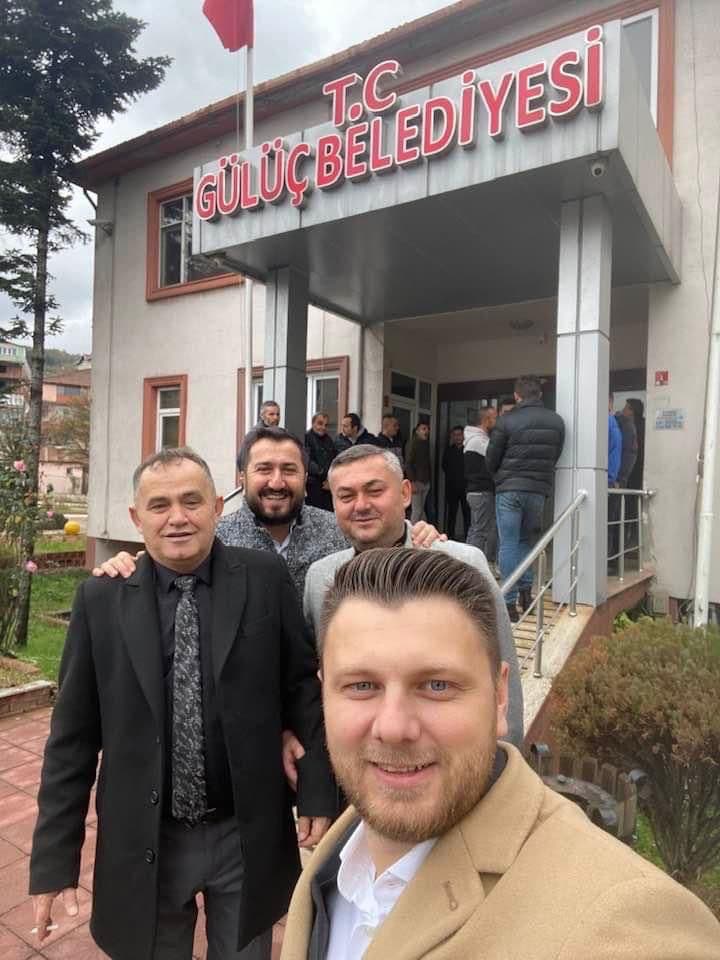 A selfie of Ömer Yazıcıoğlu and three others outside a public building