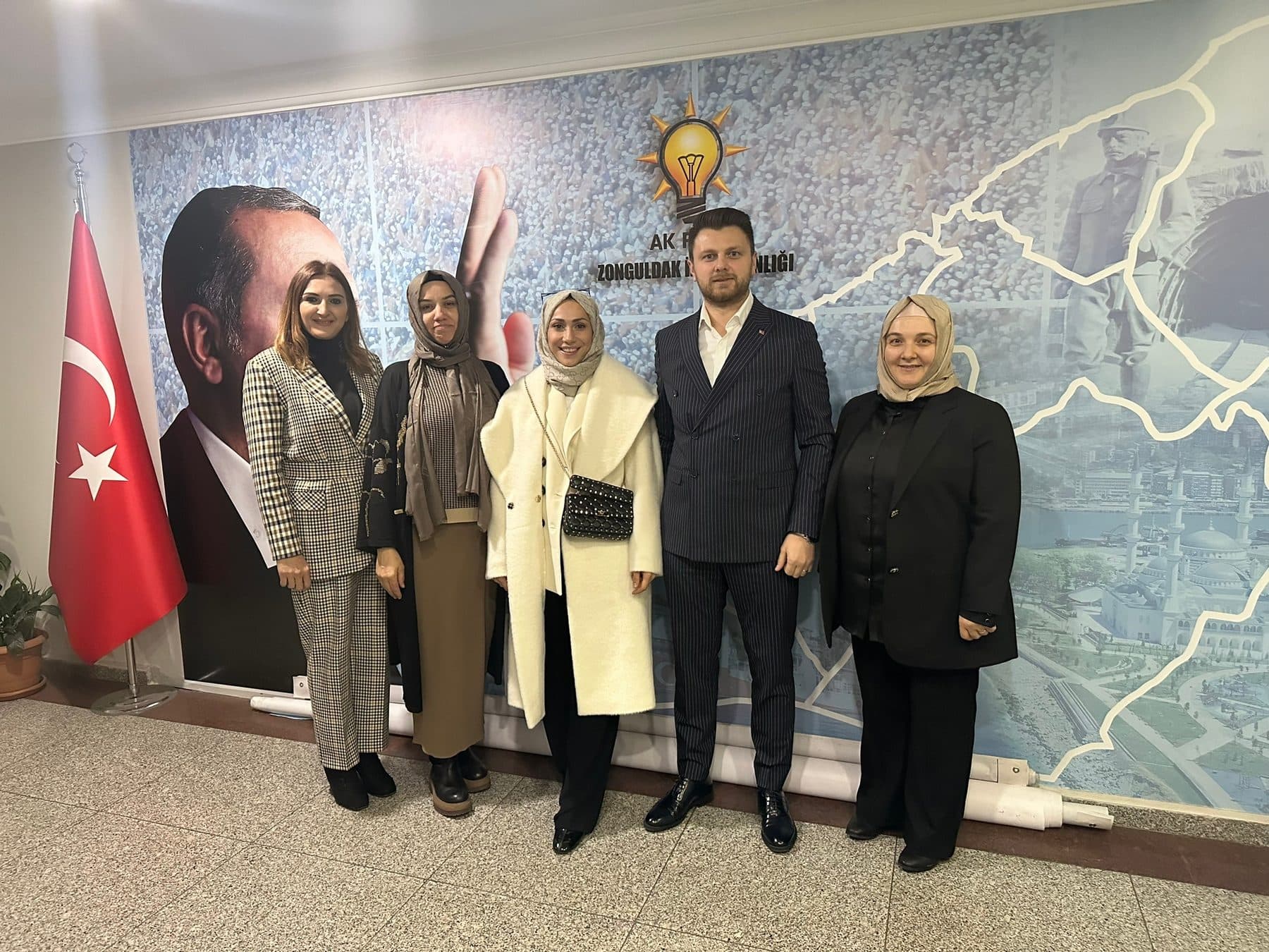 Ömer Yazıcıoğlu in a group photo with four women at the AK Party Zonguldak provincial office