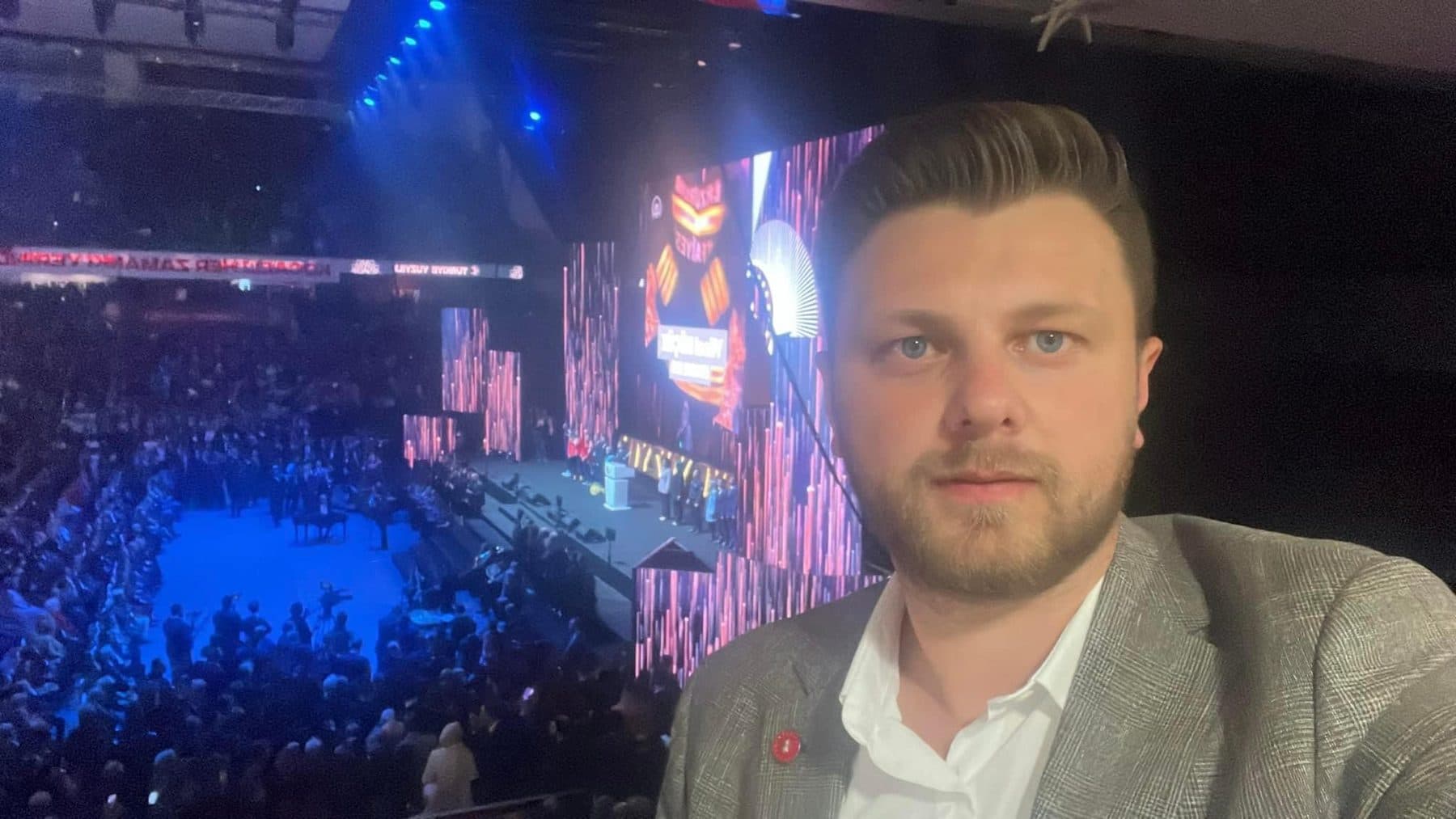 A selfie by Ömer Yazıcıoğlu at an event in a crowded arena