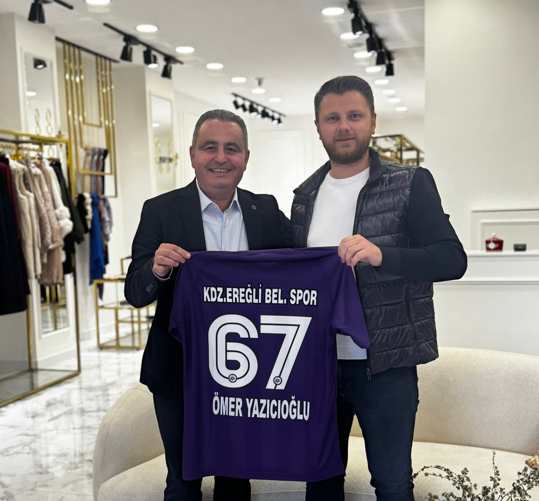 Ömer Yazıcıoğlu holding a Kdz. Ereğli Belediye Spor shirt bearing his name, alongside a club official
